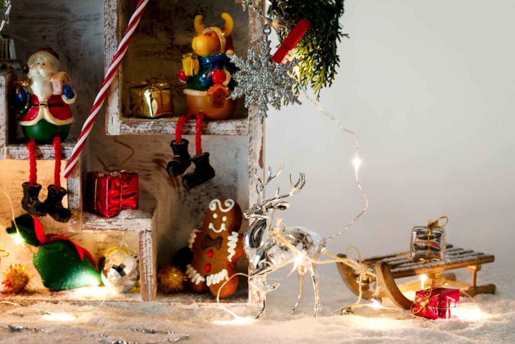 Decoraciones navideñas que no pueden faltar en tu hogar esta Navidad.